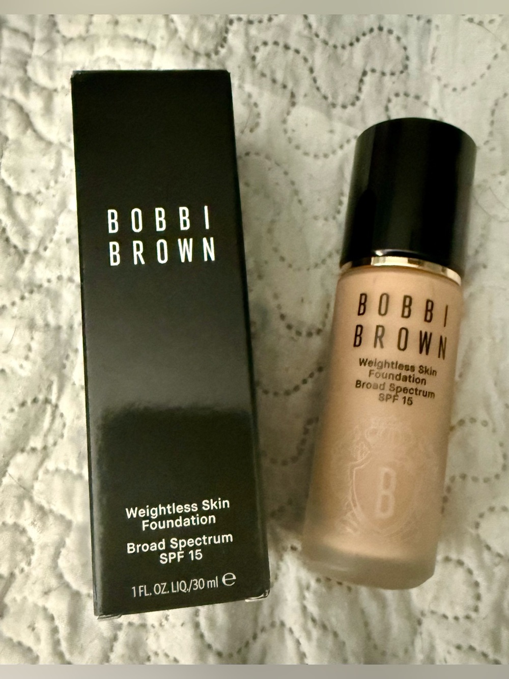 Bobbi Brown Weightless Skin Foundation - Cool Sand